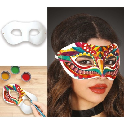 Máscara facial branca a ser pintada com cores vibrantes, e mulher a usar máscara colorida