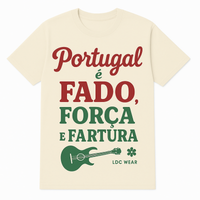T-shirt bege com texto colorido e ilustração de guitarra