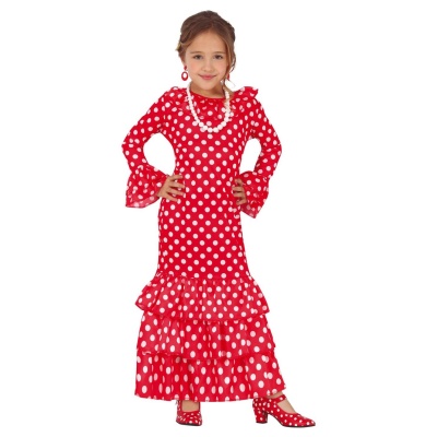 Menina com vestido vermelho de bolinhas brancas e babados, colar e sapatos combinando.