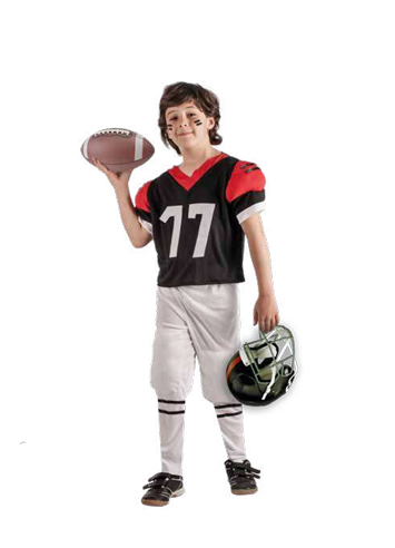 Criança com fato de futebol americano segurando bola e capacete