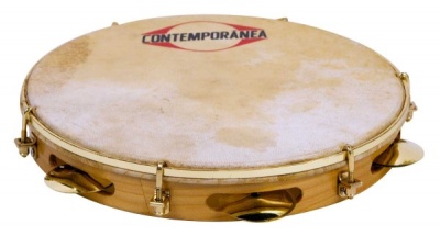 Pandeireta de madeira clara com pele bege e ferragens douradas