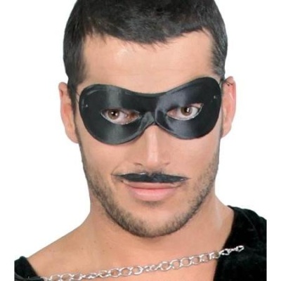 Máscara preta para os olhos usada por homem