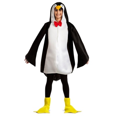 Fato de pinguim preto e branco com capuz e pés amarelos.