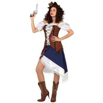 Mulher com traje cowboy castanho e branco segurando pistola prateada