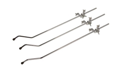 Três hastes metálicas com pontas pretas e presilhas para suporte em expositor de produtos