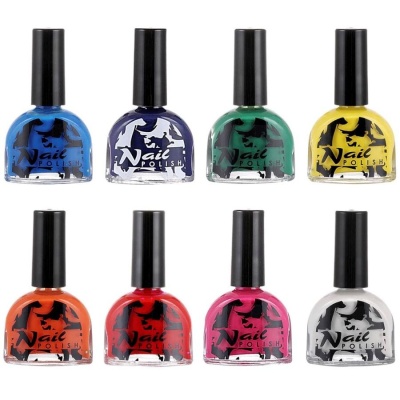 Oito frascos coloridos de verniz para unhas com tampa preta e texto 'Nail Polish'