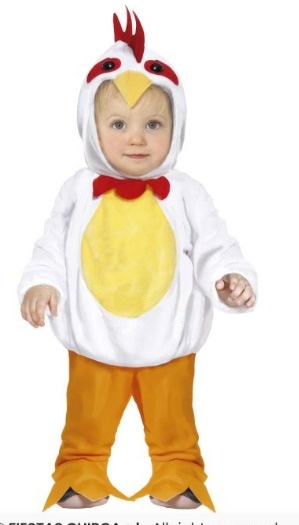 Criança com fato de galinha colorido em fundo branco