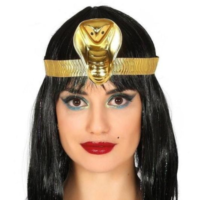Tiara dourada com motivo de cobra usada por mulher com cabelo preto e maquilhagem colorida