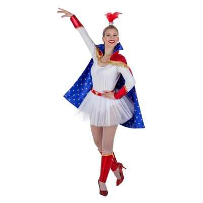 Fato de carnaval feminino com vestido branco, capa azul com estrelas douradas e acessórios vermelhos