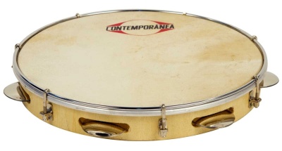 Pandeiro de madeira clara com pele bege clara e aros metálicos prateados