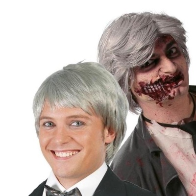 Dois adultos com perucas cinzentas e roupas com maquilhagem de Halloween