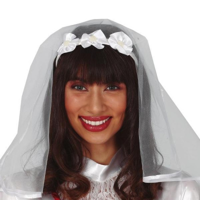 Véu de noiva branco com flores de cetim e pérolas