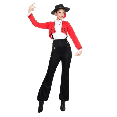 Mulher com fato tradicional vermelho, branco e preto com chapéu preto