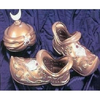 Dois tamancos dourados decorativos com detalhes e um recipiente dourado com tampa