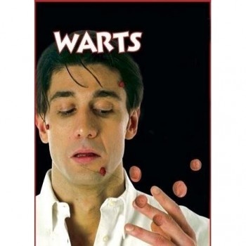 Homem com verrugas na cara e mão sobre fundo preto com palavra WARTS