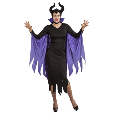 Fato preto com detalhes roxos e chifres em fundo branco