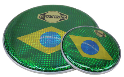 Dois objetos redondos brilhantes com a bandeira do Brasil e texto CONTEMPORÂNEA