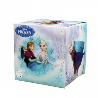 Caixa cúbica decorada com personagens Anna e Elsa do filme Frozen