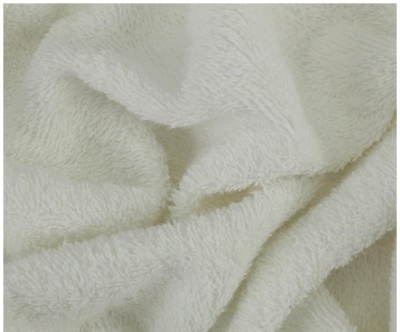 tecido felpudo branco com textura volumosa e aveludada