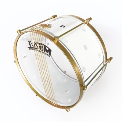Tambor transparente com aro dourado e a inscrição MPM INSTRUMENTOS MUSICAIS