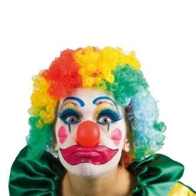 Rosto de palhaço com peruca colorida e maquilhagem vibrante