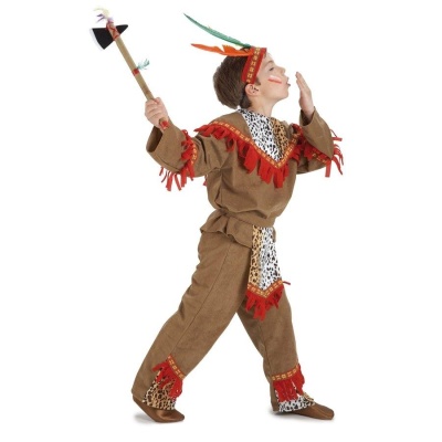 Fato infantil de índio com machado e faixa de cabeça