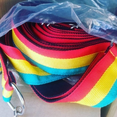 Correia tricolor de tecido grosso com argola metálica