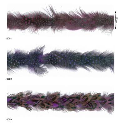 Três tiras de penas artificiais coloridas com padrões distintos e códigos 0001, 0002 e 0003.