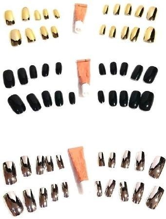 Três conjuntos de unhas postiças em diferentes padrões com tubos pequenos laranja