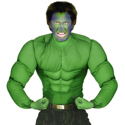 Fantasia verde muscular e rosto pintado de verde com expressão raivosa