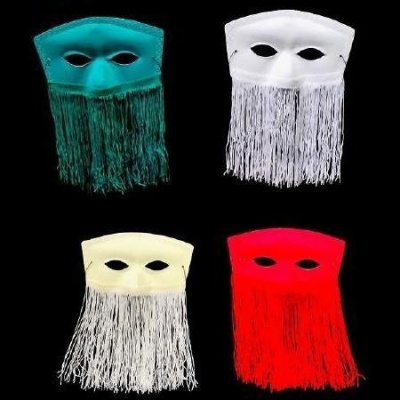 Quatro máscaras coloridas com franjas longas