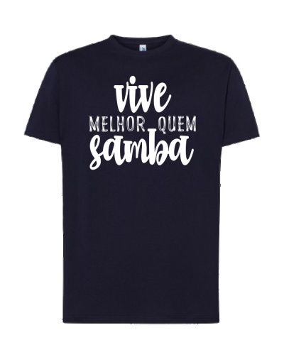 T-shirt preta com texto branco 'vive melhor quem samba'