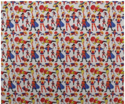 Tecido branco com padrão colorido de super-heroínas femininas em várias poses