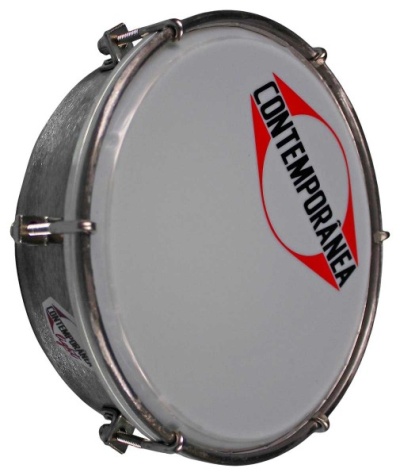 Pandeiro branco com armação metálica e texto CONTEMPORÂNEA