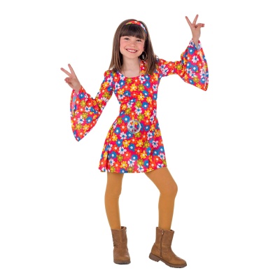 Criança com vestido floral vermelho, collants e botas castanhas