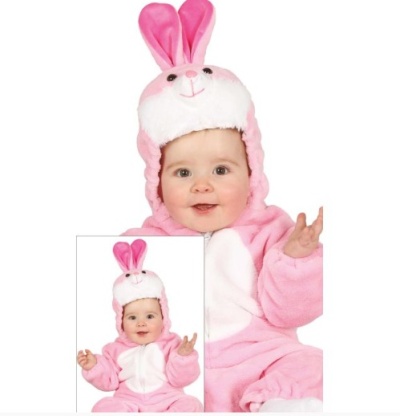 Bebé com fantasia de coelho cor-de-rosa e branco