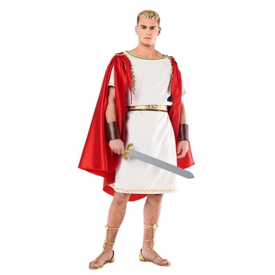 Homem com fantasia de guerreiro romano com capa vermelha e túnica branca.