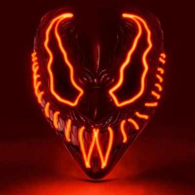 Máscara preta com luzes LED vermelhas formando olhos e sorriso