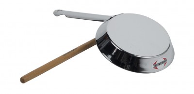 Instrumento reco-reco metálico cromado com cabo de madeira