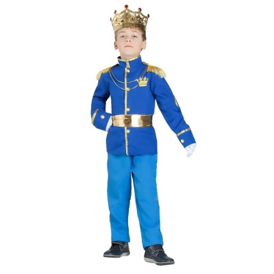 Criança vestida com fato de príncipe azul com detalhes dourados e coroa dourada