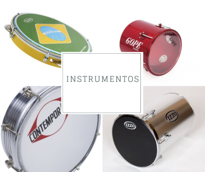 Quatro tambores de percussão com várias cores e marcas em fundo branco