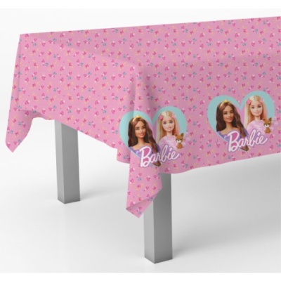 Toalha de mesa rosa com estrelas coloridas e estampas de Barbie em corações azuis nas pontas