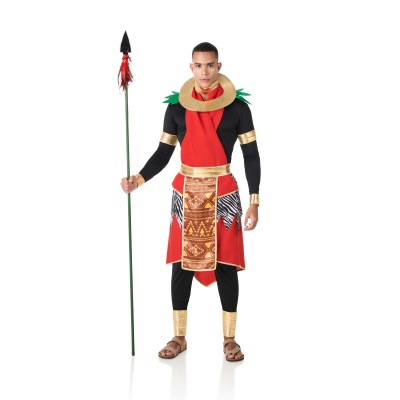 Homem com traje tribal e lança