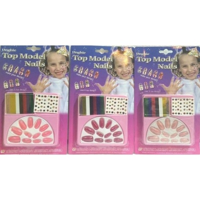 Três conjuntos de unhas postiças Unghie Top Model Nails em embalagem rosa com unhas e autocolantes