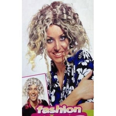 Peruca sintética loira com caracóis apertados em embalagem