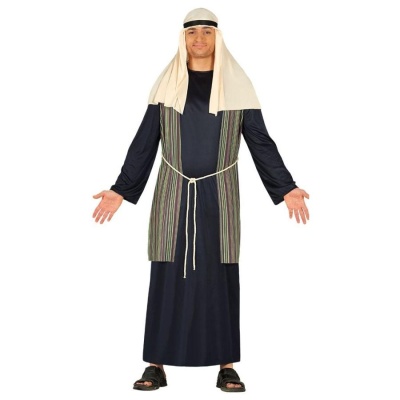 Roupa tradicional masculina com túnica preta, colete riscado e cobertura de cabeça bege