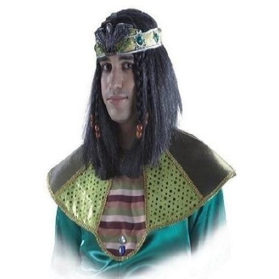 Fantasia de rei egípcio com vestido verde e gola brilhante, faixa de cabeça e peruca preta