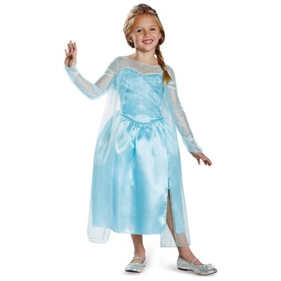 Vestido azul claro para criança com mangas transparentes e sapatos prateados