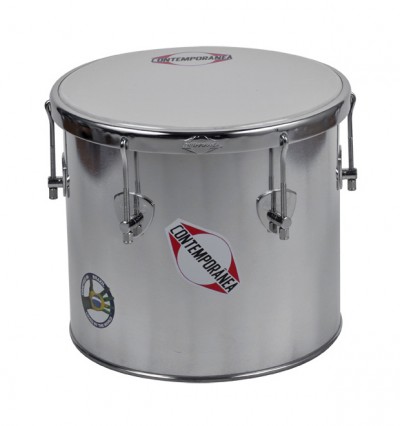 Tambor Contemporânea de metal prateado com pele branca e logótipos