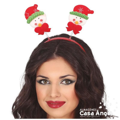 Mulher a usar tiara de bonecos de neve vermelhos e verdes